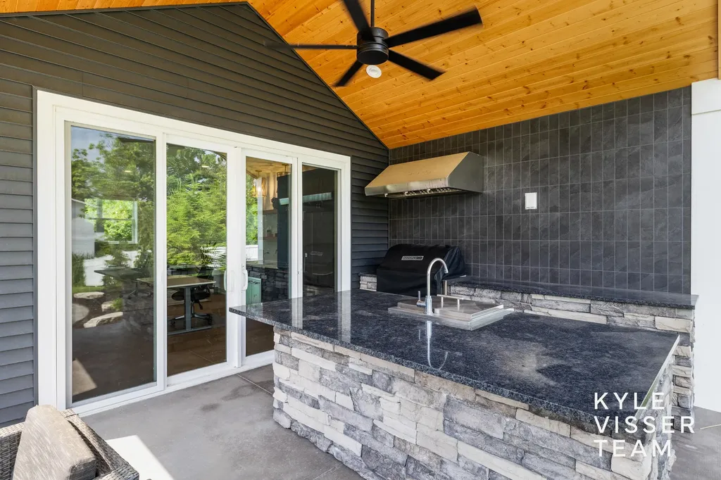 69 Lakeside Drive SE Grand Rapids Charter Township MI 49506