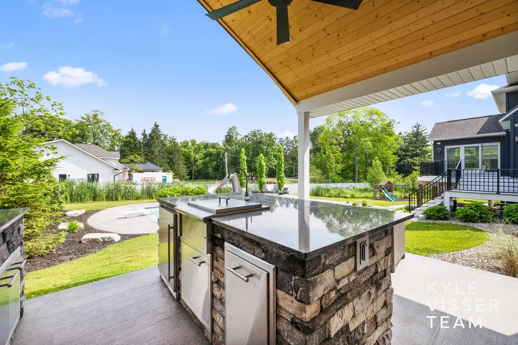 69 Lakeside Drive SE Grand Rapids Charter Township MI 49506