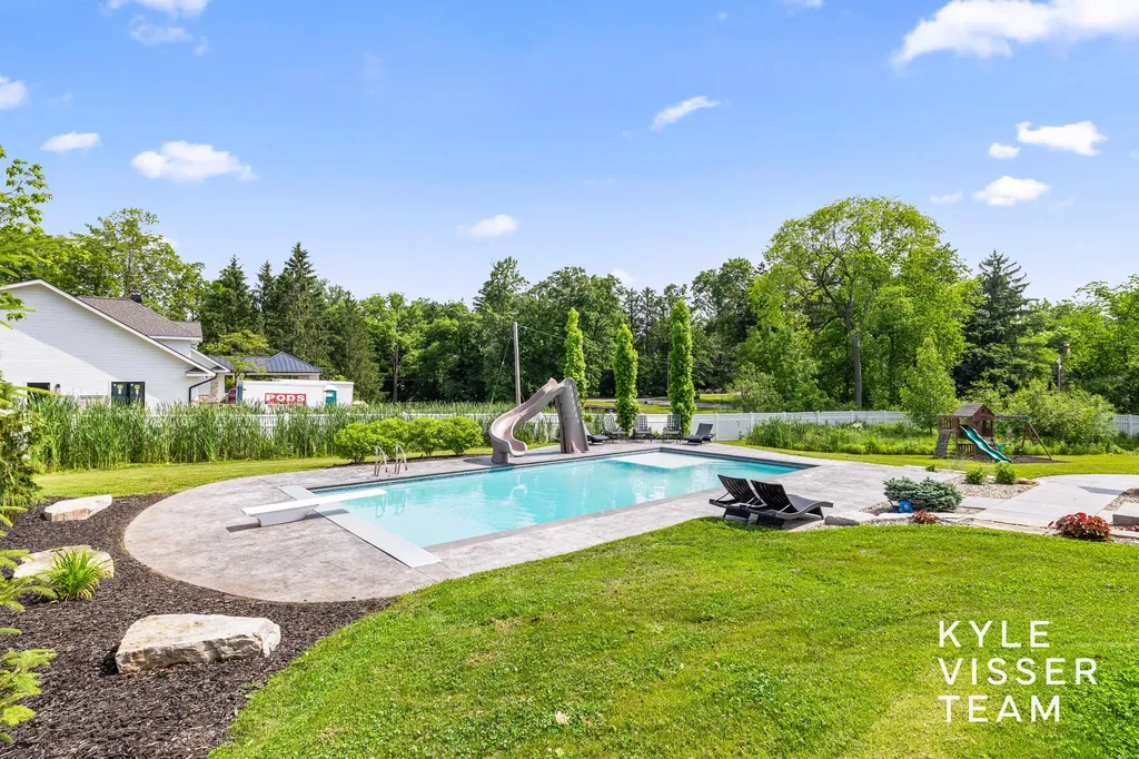 69 Lakeside Drive SE Grand Rapids Charter Township MI 49506