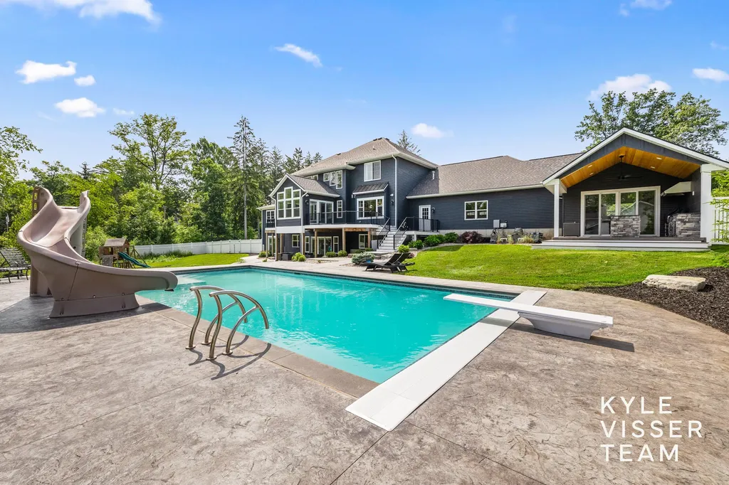 69 Lakeside Drive SE Grand Rapids Charter Township MI 49506