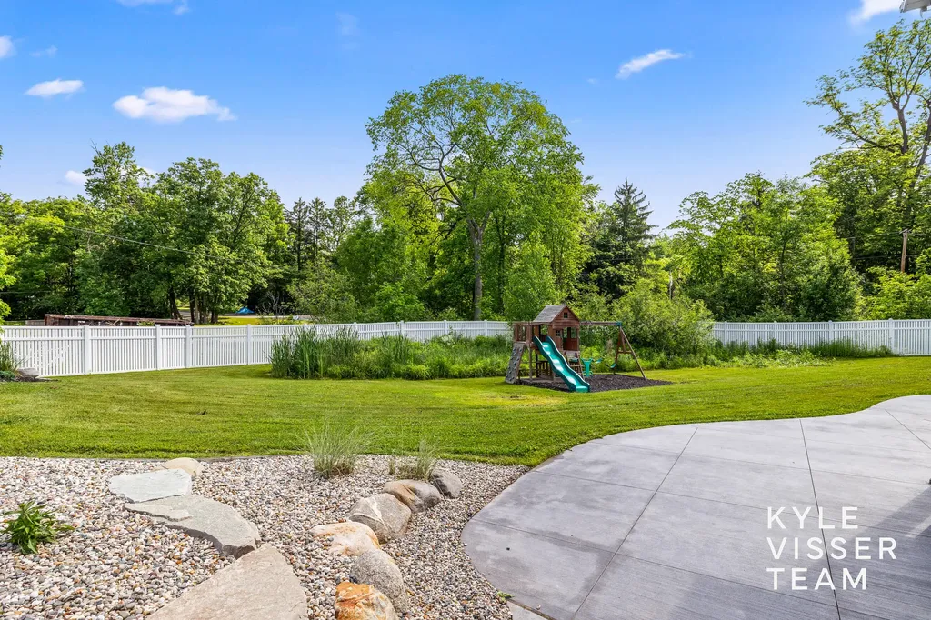 69 Lakeside Drive SE Grand Rapids Charter Township MI 49506
