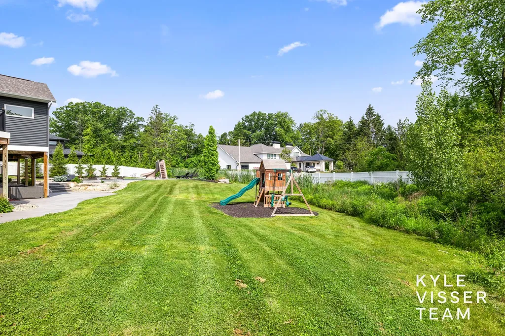 69 Lakeside Drive SE Grand Rapids Charter Township MI 49506