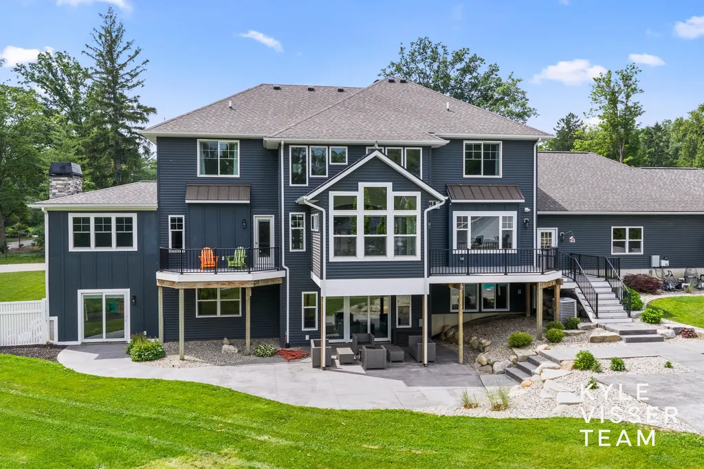 69 Lakeside Drive SE Grand Rapids Charter Township MI 49506