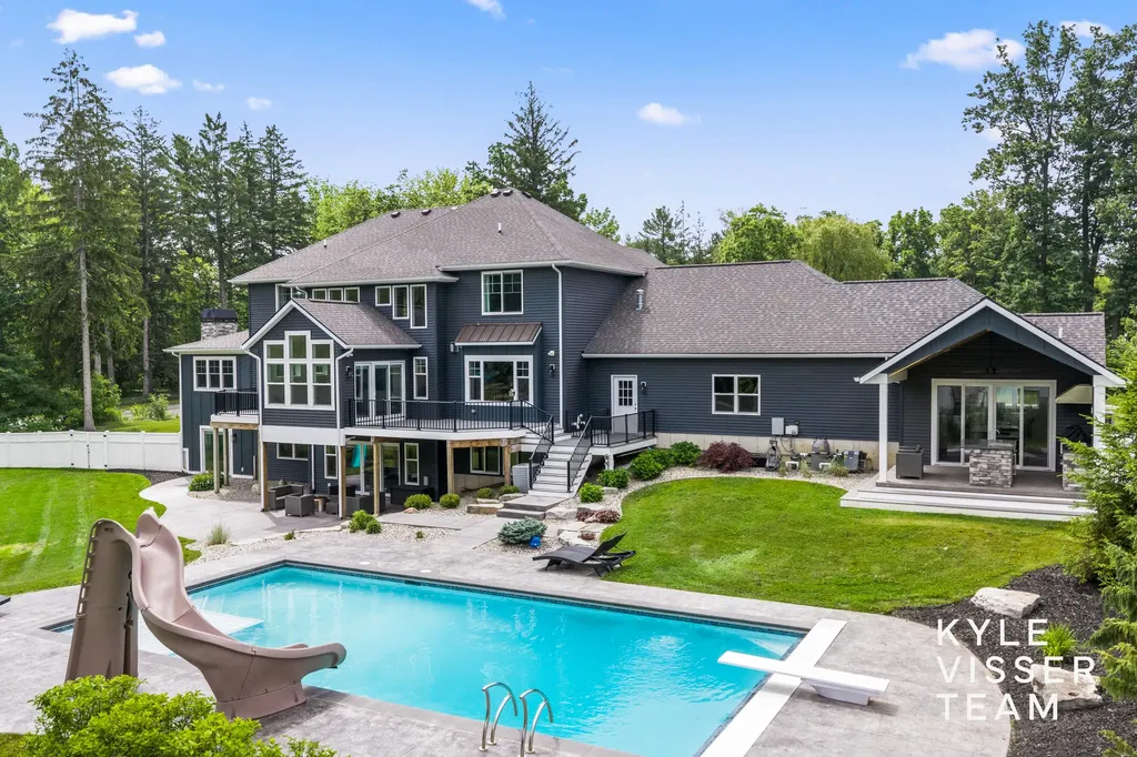 69 Lakeside Drive SE Grand Rapids Charter Township MI 49506