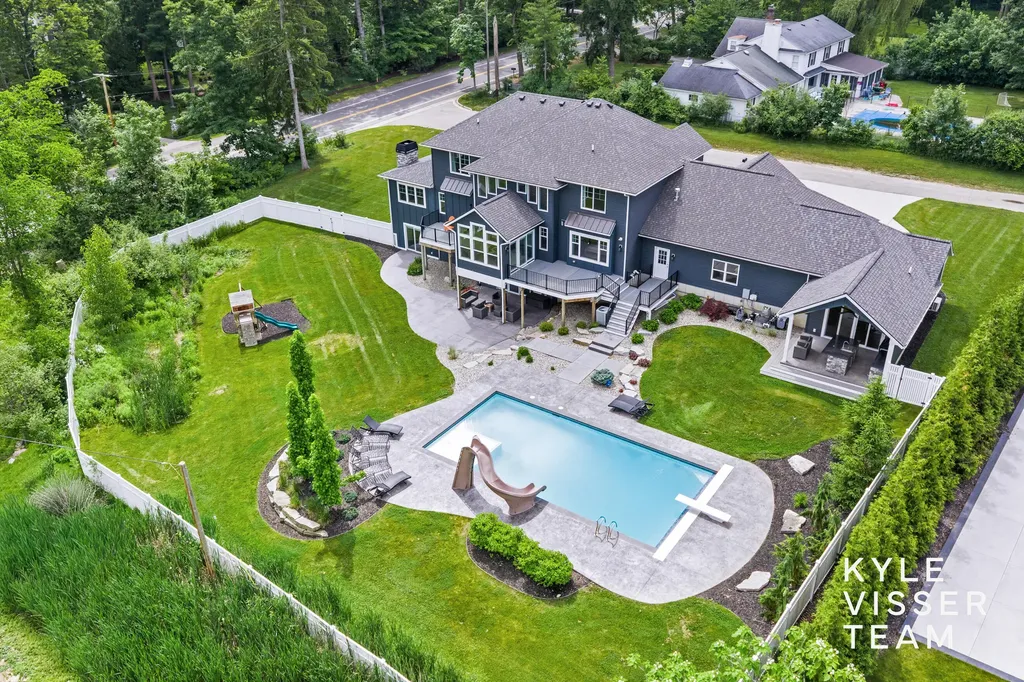 69 Lakeside Drive SE Grand Rapids Charter Township MI 49506