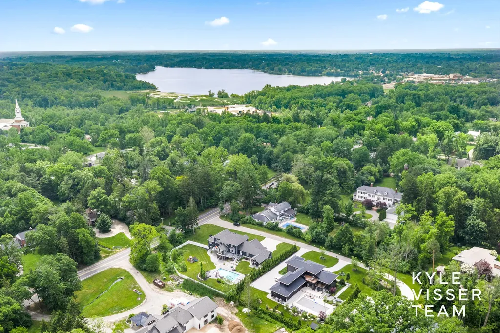 69 Lakeside Drive SE Grand Rapids Charter Township MI 49506