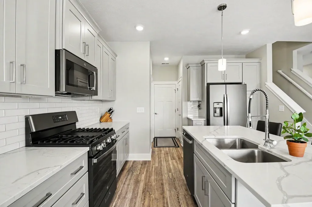 3383 Kings River Street SW Wyoming City MI 49418