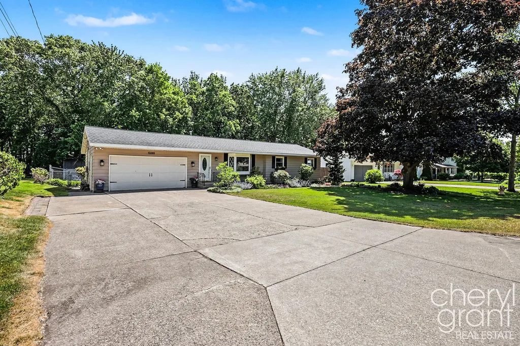 15888 Vinecrest Avenue Spring Lake Township MI 49456