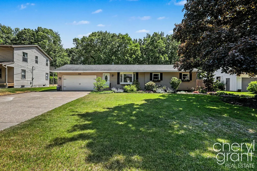 15888 Vinecrest Avenue Spring Lake Township MI 49456