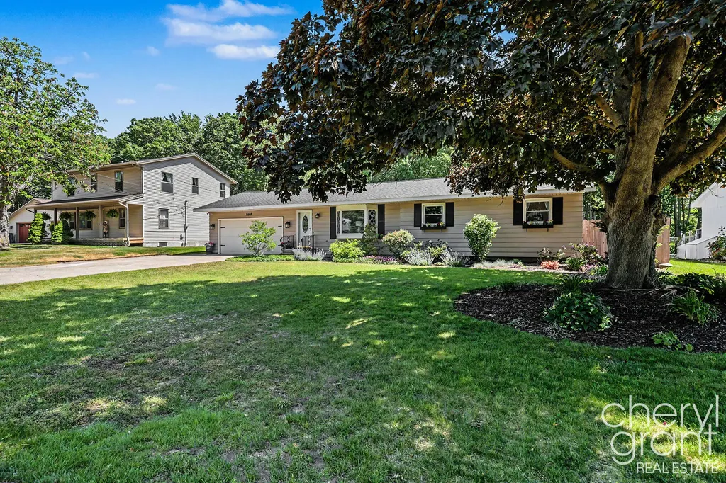 15888 Vinecrest Avenue Spring Lake Township MI 49456