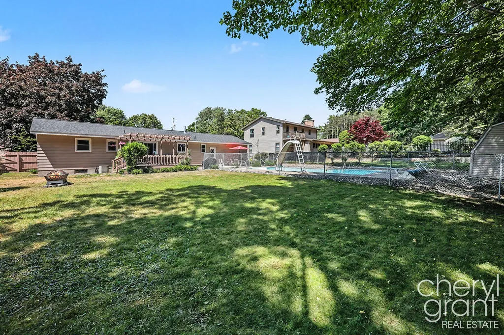 15888 Vinecrest Avenue Spring Lake Township MI 49456