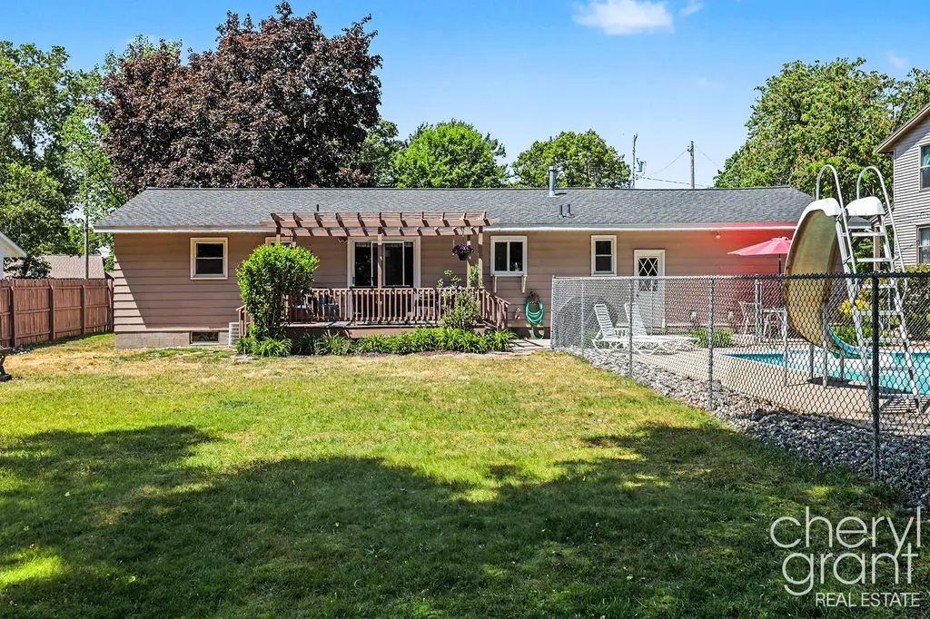 15888 Vinecrest Avenue Spring Lake Township MI 49456