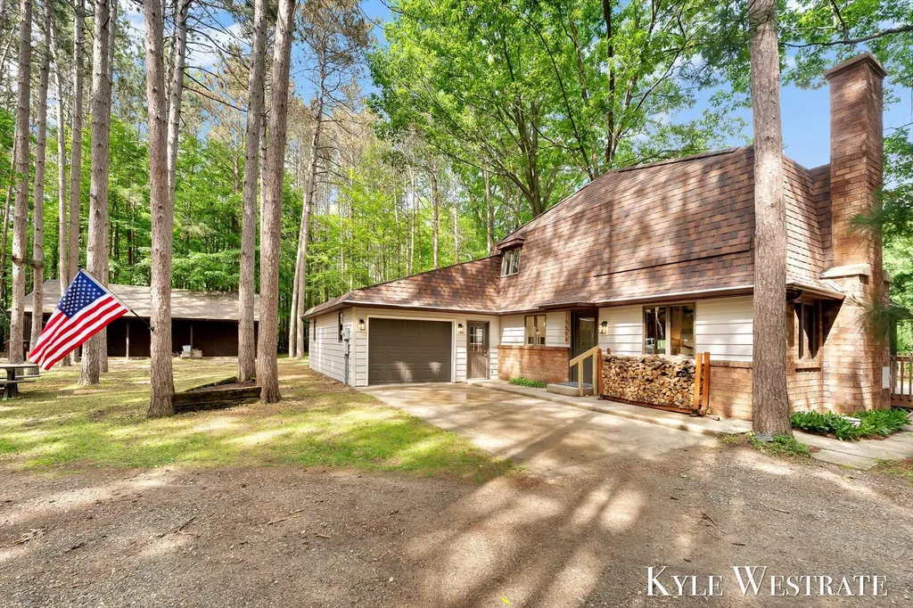 15594 Ritchie Avenue NE Nelson Township MI 49319