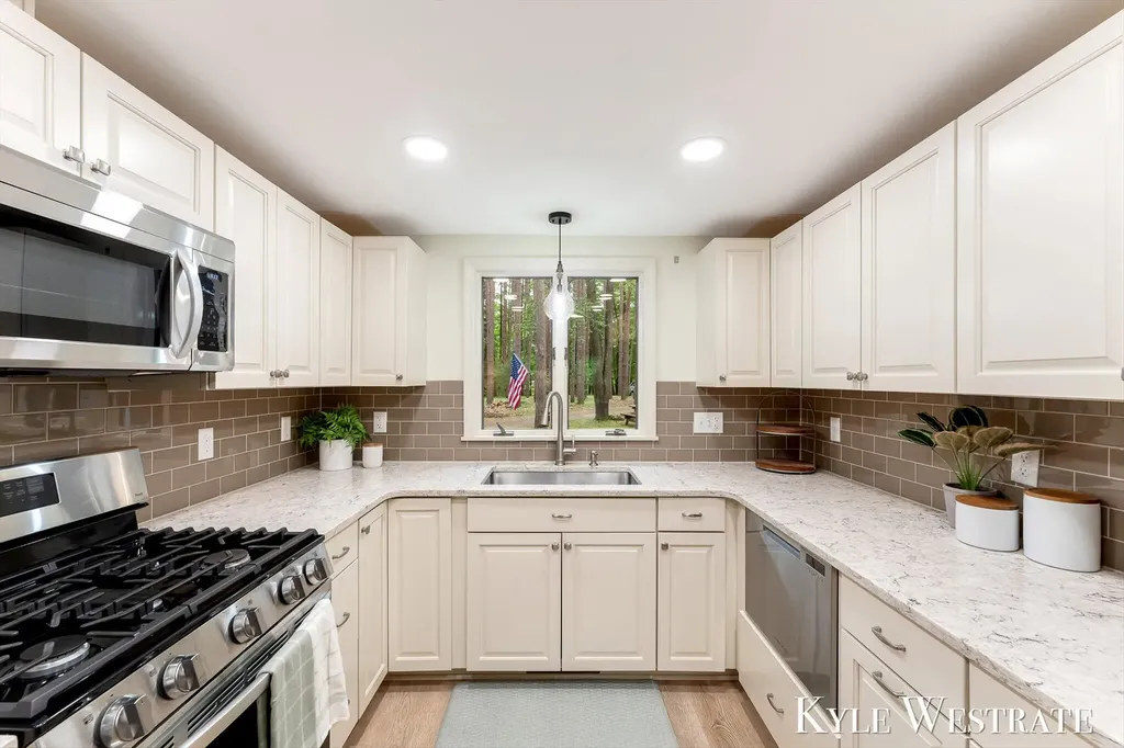 15594 Ritchie Avenue NE Nelson Township MI 49319