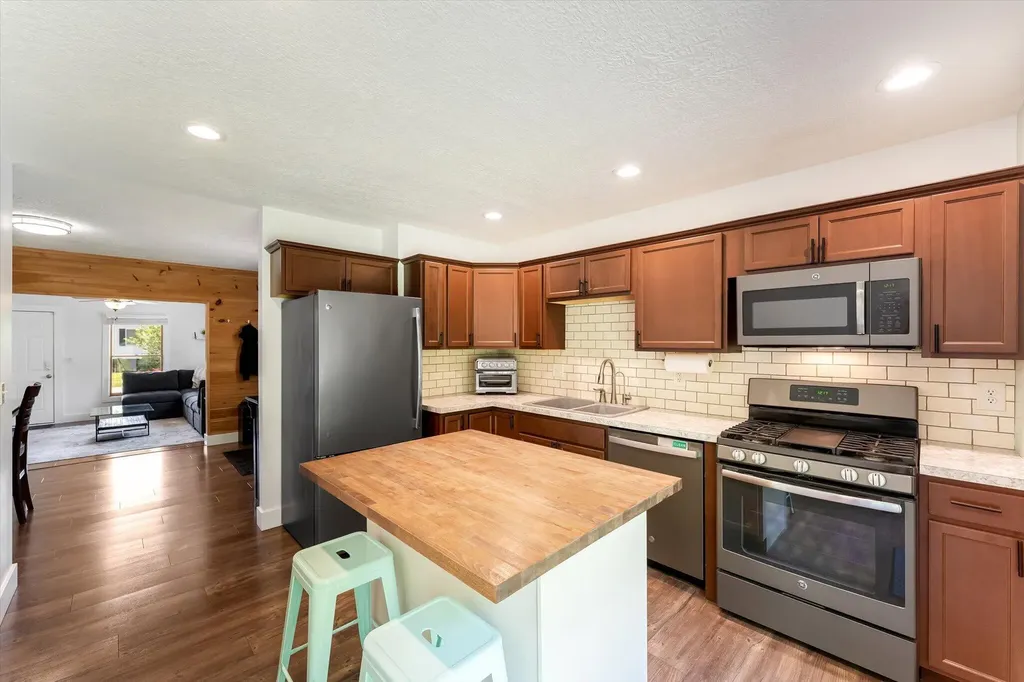 455 Divine Highway Portland City MI 48875