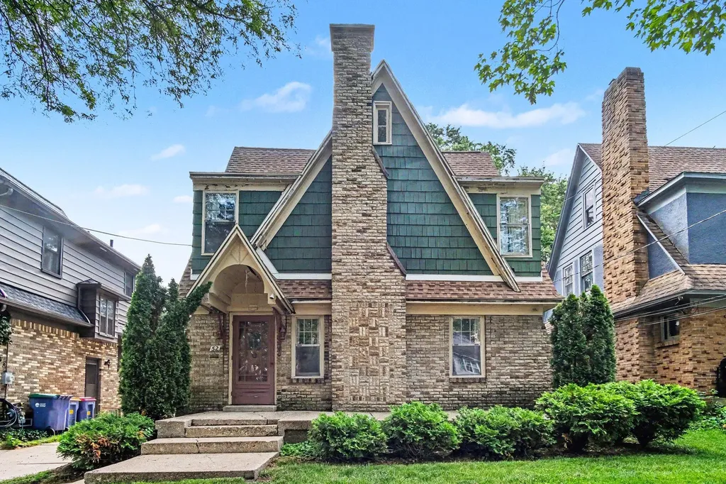 52 Baynton Avenue NE Grand Rapids City MI 49503