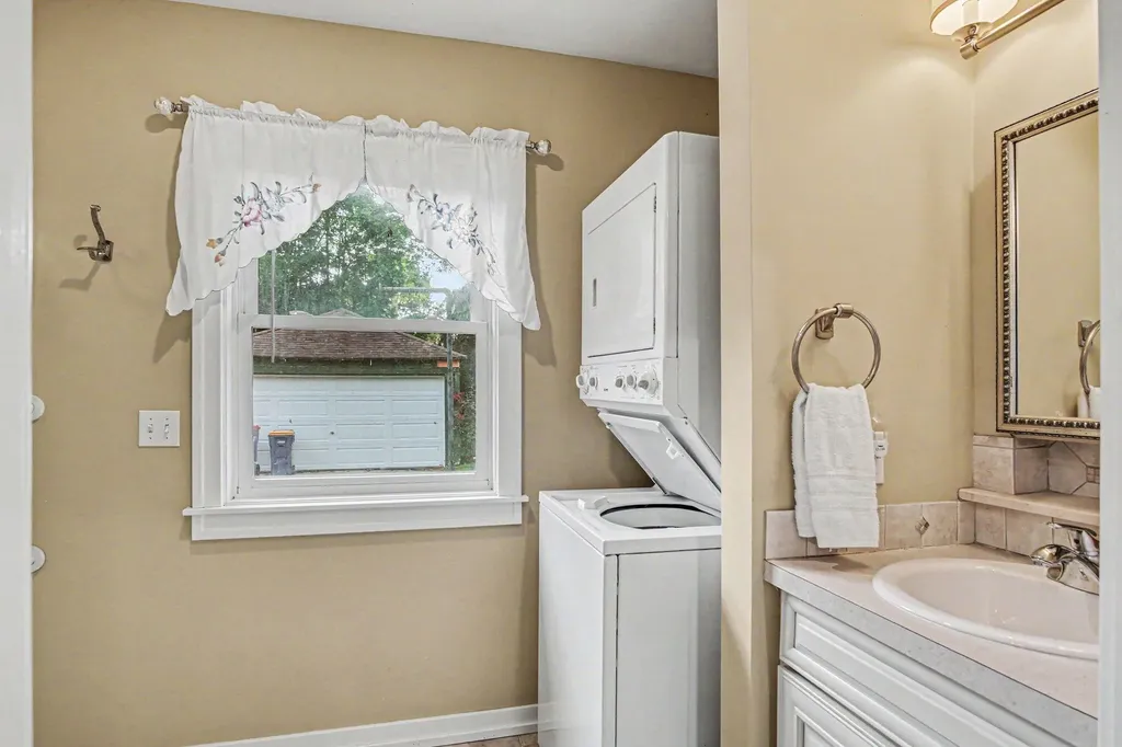 52 Baynton Avenue NE Grand Rapids City MI 49503