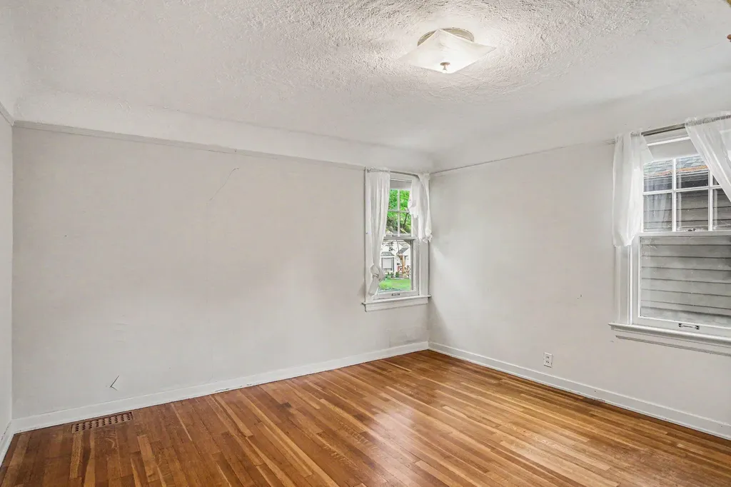 52 Baynton Avenue NE Grand Rapids City MI 49503