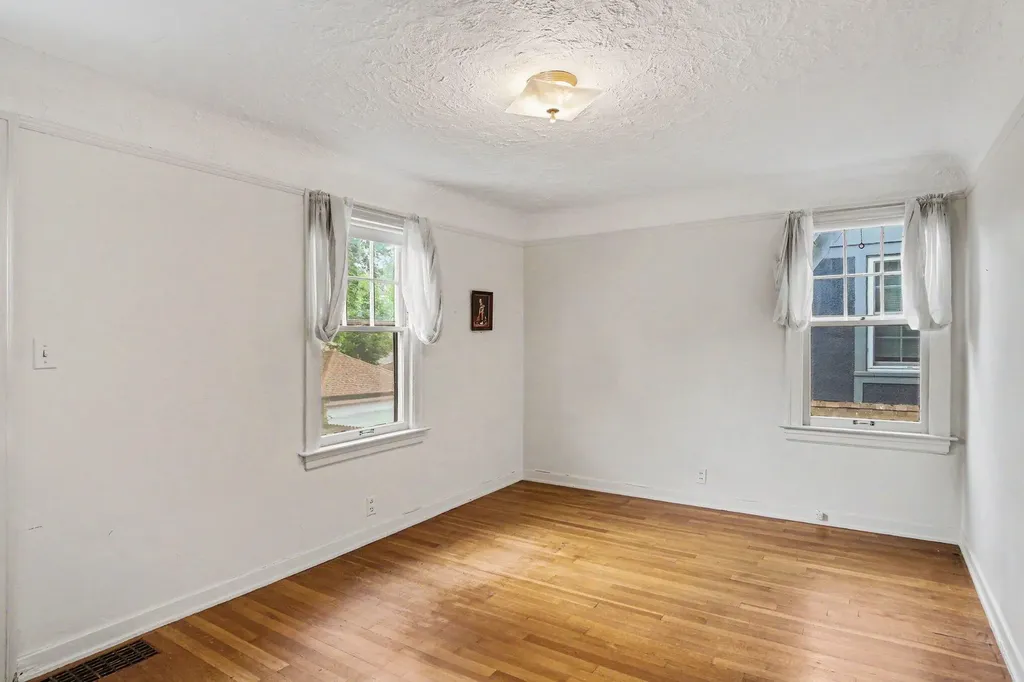 52 Baynton Avenue NE Grand Rapids City MI 49503