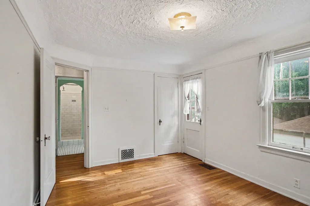 52 Baynton Avenue NE Grand Rapids City MI 49503