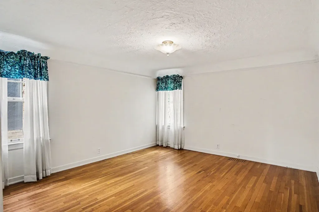 52 Baynton Avenue NE Grand Rapids City MI 49503