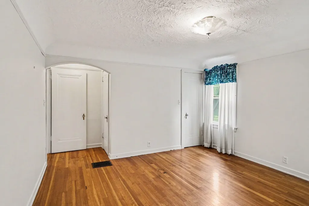 52 Baynton Avenue NE Grand Rapids City MI 49503