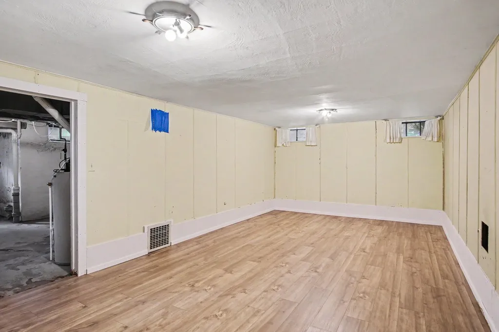 52 Baynton Avenue NE Grand Rapids City MI 49503