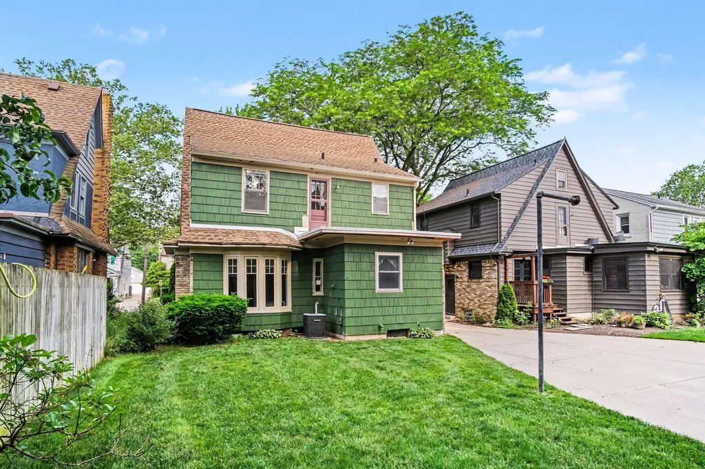 52 Baynton Avenue NE Grand Rapids City MI 49503