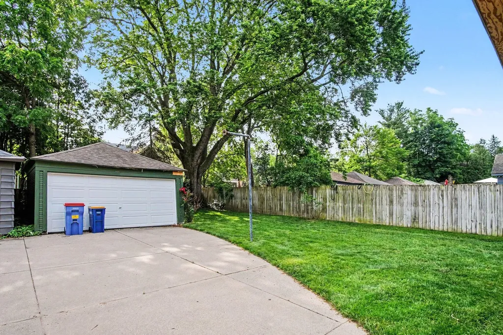 52 Baynton Avenue NE Grand Rapids City MI 49503