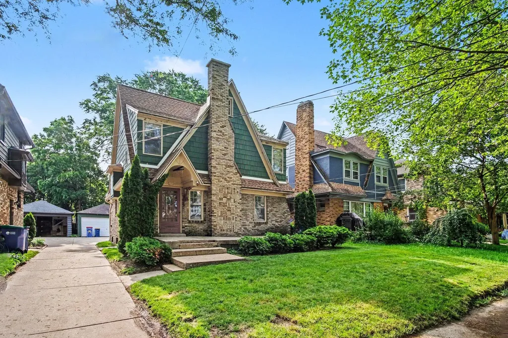 52 Baynton Avenue NE Grand Rapids City MI 49503