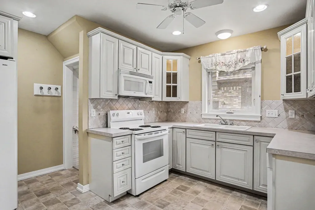 52 Baynton Avenue NE Grand Rapids City MI 49503