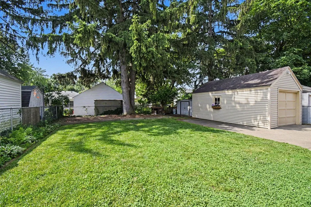 904 Mayhew Wood Drive SE Grand Rapids City MI 49507