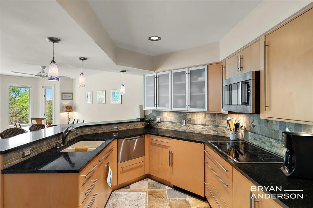 810 S Harbor Drive Grand Haven City MI 49417