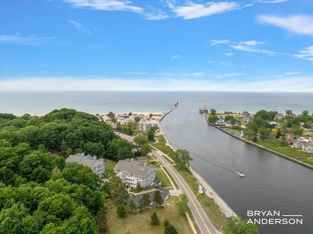 810 S Harbor Drive Grand Haven City MI 49417