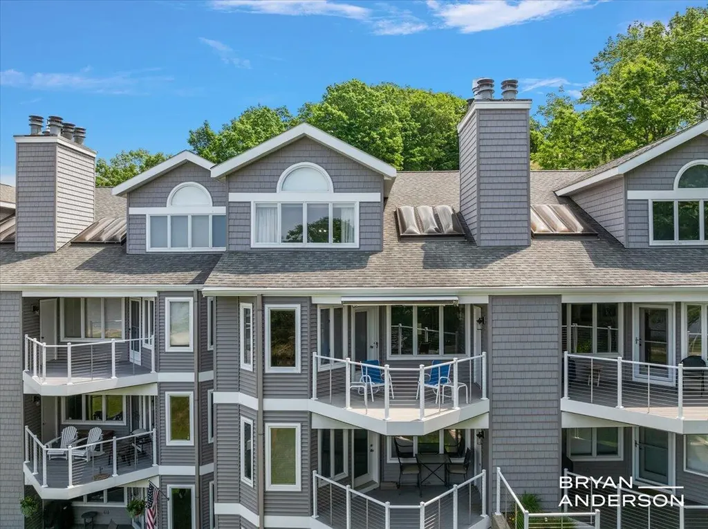 810 S Harbor Drive Grand Haven City MI 49417