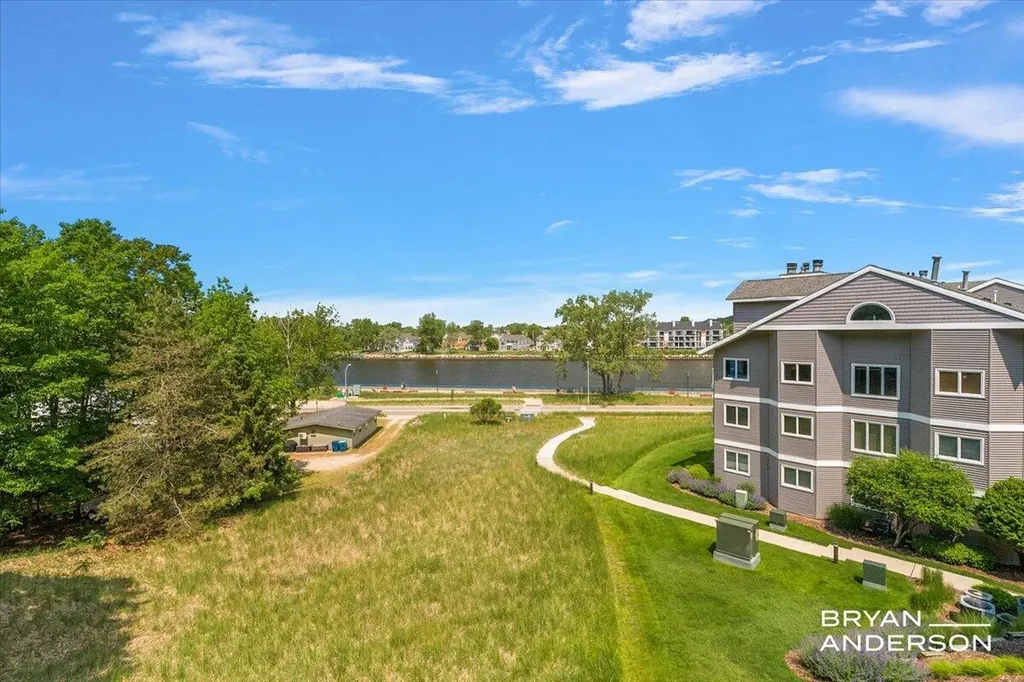 810 S Harbor Drive Grand Haven City MI 49417