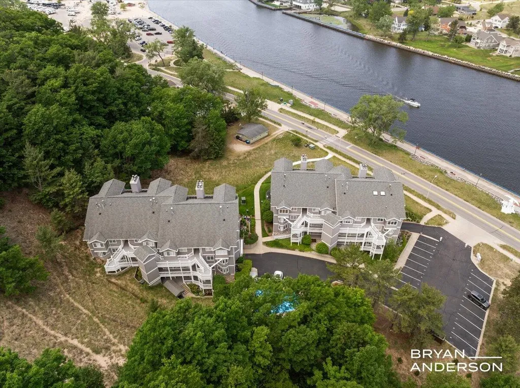 810 S Harbor Drive Grand Haven City MI 49417