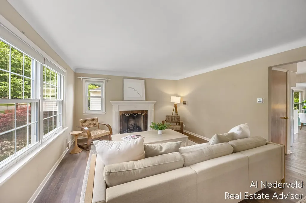 303 Wallinwood Avenue NE Grand Rapids City MI 49503