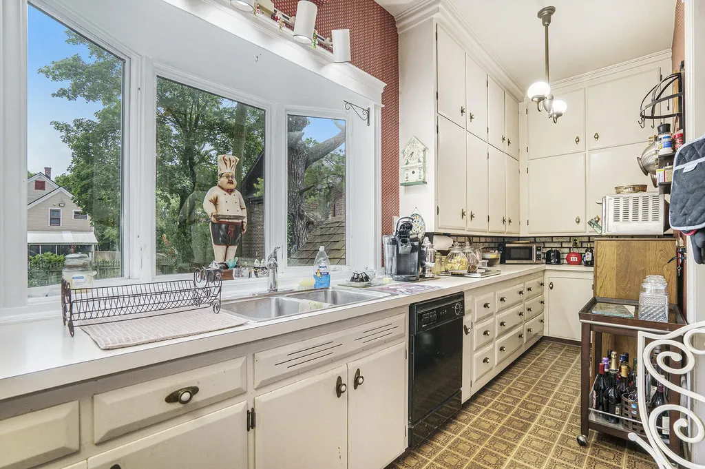 1133 S Westnedge Avenue Kalamazoo City MI 49008