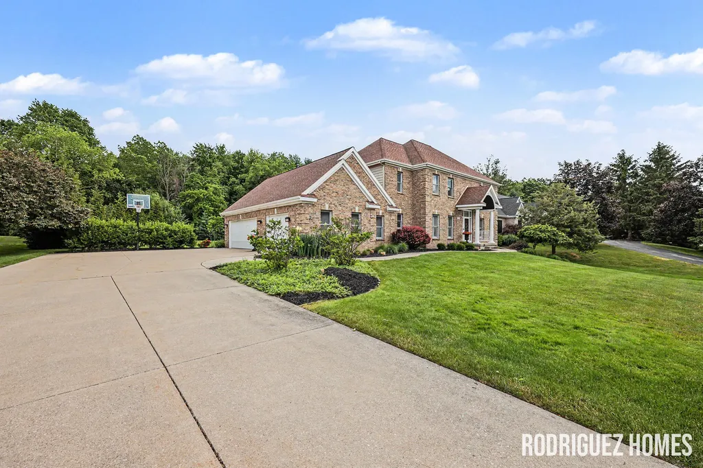 2246 Cascade Lakes Circle SE Cascade Charter Township MI 49546