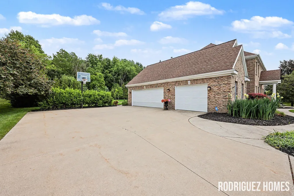 2246 Cascade Lakes Circle SE Cascade Charter Township MI 49546