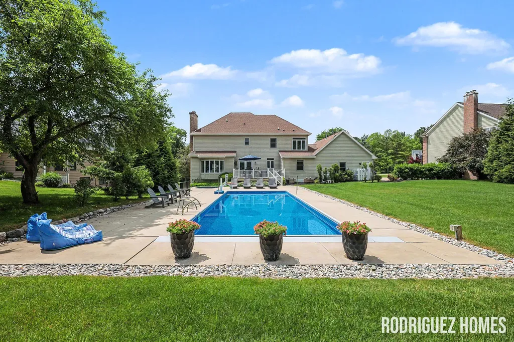 2246 Cascade Lakes Circle SE Cascade Charter Township MI 49546
