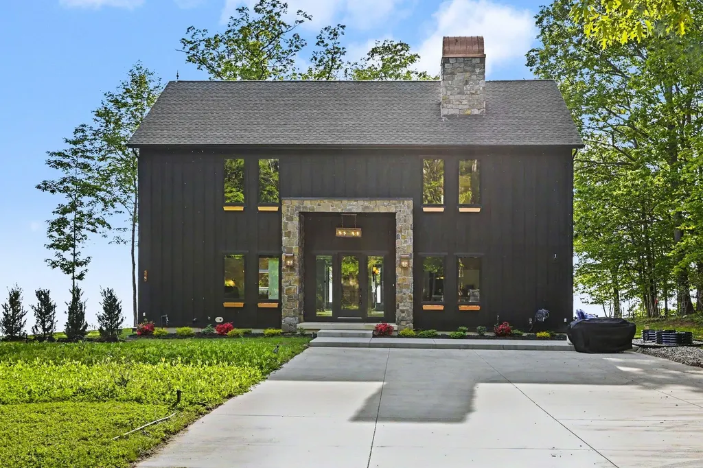 2578 Lakeshore Drive Saugatuck Township MI 49408