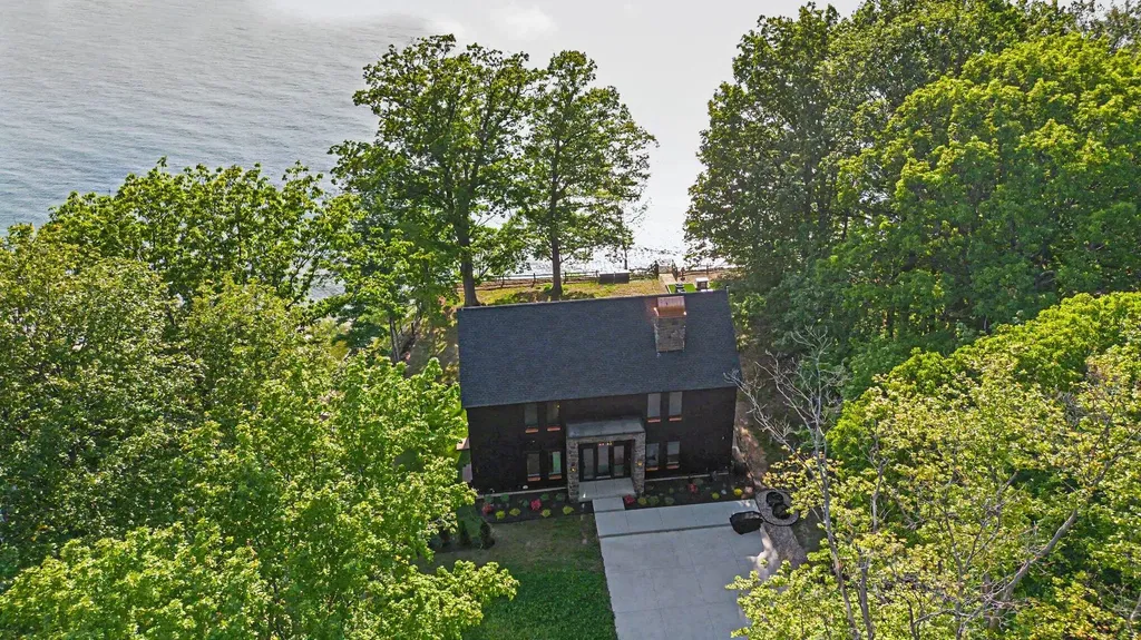 2578 Lakeshore Drive Saugatuck Township MI 49408