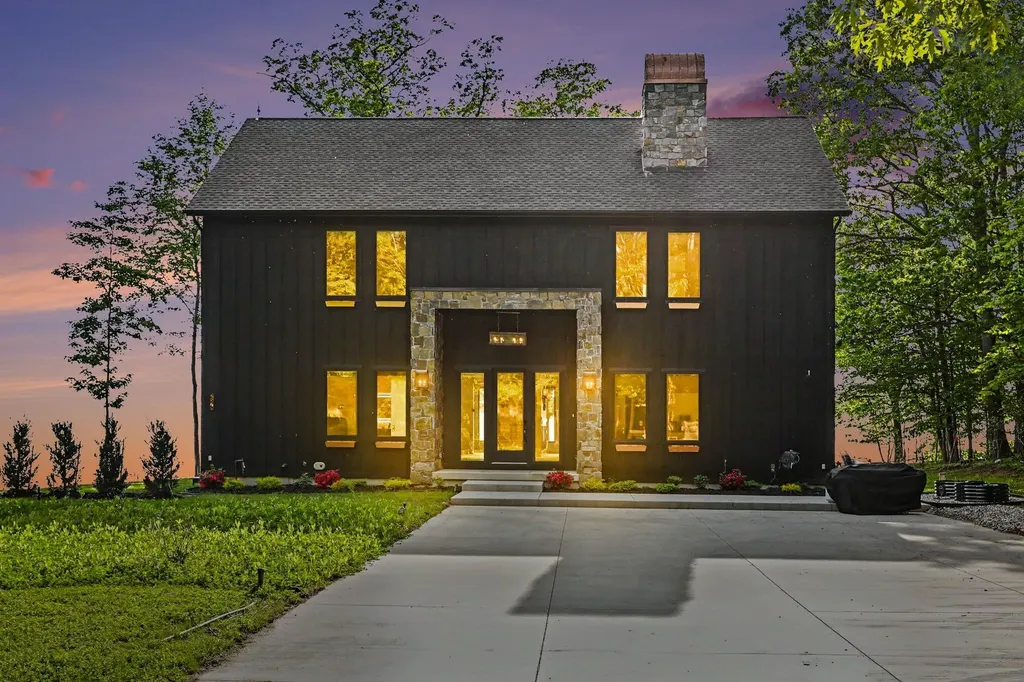 2578 Lakeshore Drive Saugatuck Township MI 49408