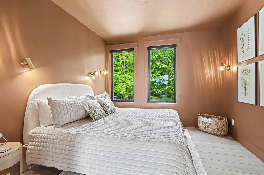 2578 Lakeshore Drive Saugatuck Township MI 49408