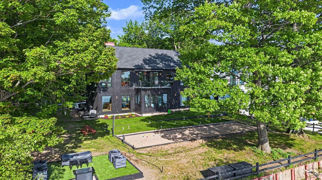 2578 Lakeshore Drive Saugatuck Township MI 49408