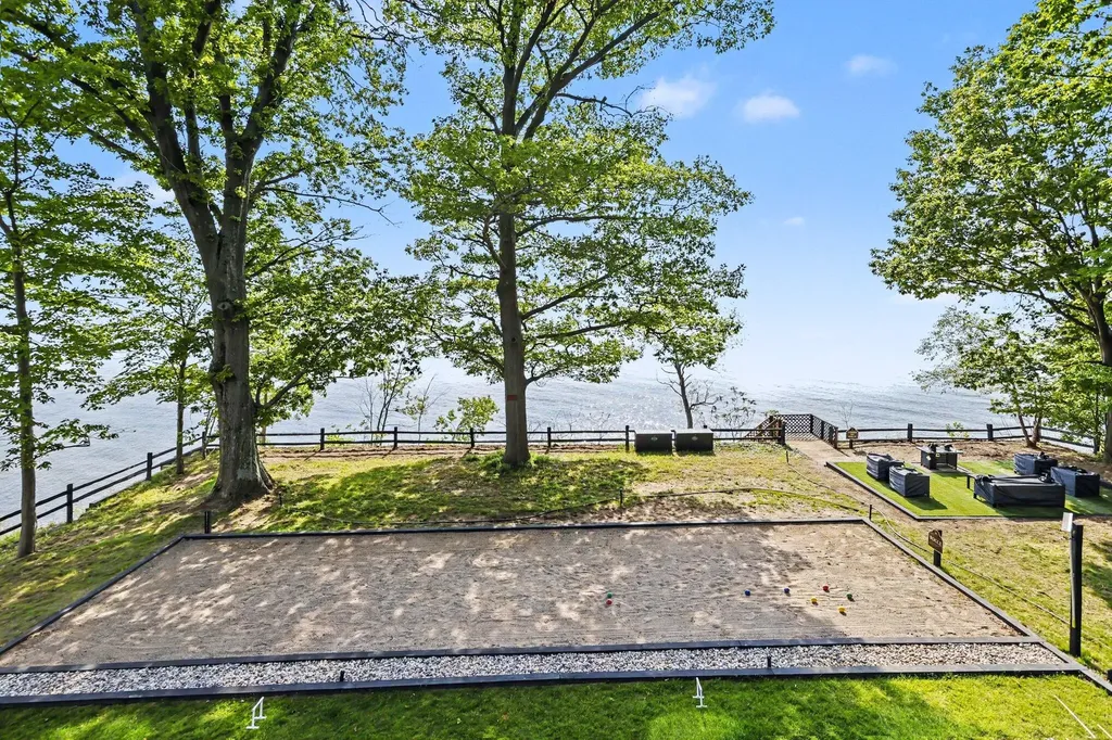 2578 Lakeshore Drive Saugatuck Township MI 49408