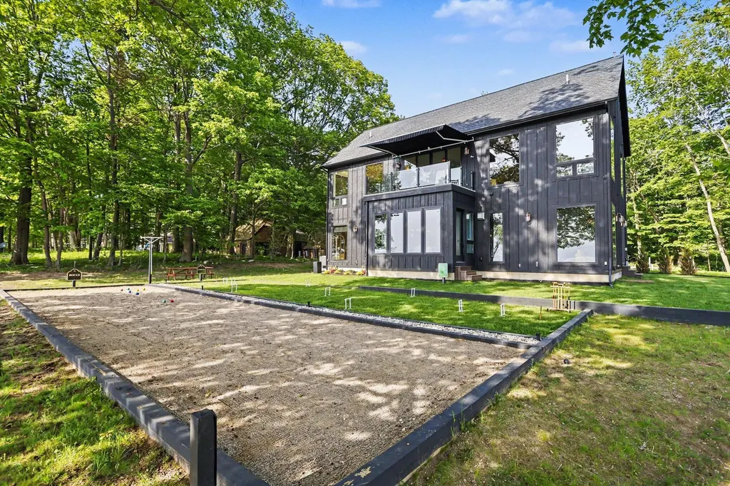 2578 Lakeshore Drive Saugatuck Township MI 49408