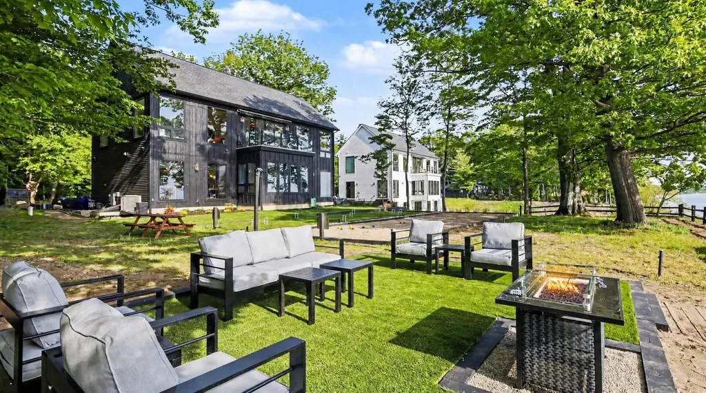 2578 Lakeshore Drive Saugatuck Township MI 49408